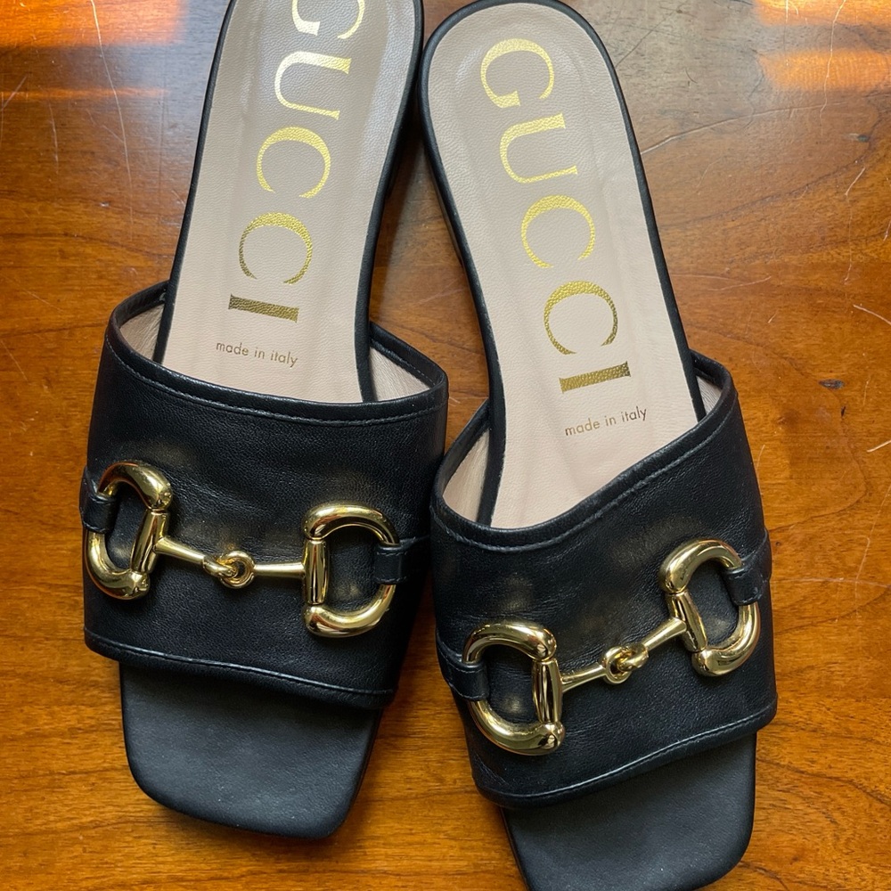 GUCCI Hasler slides black 37.5